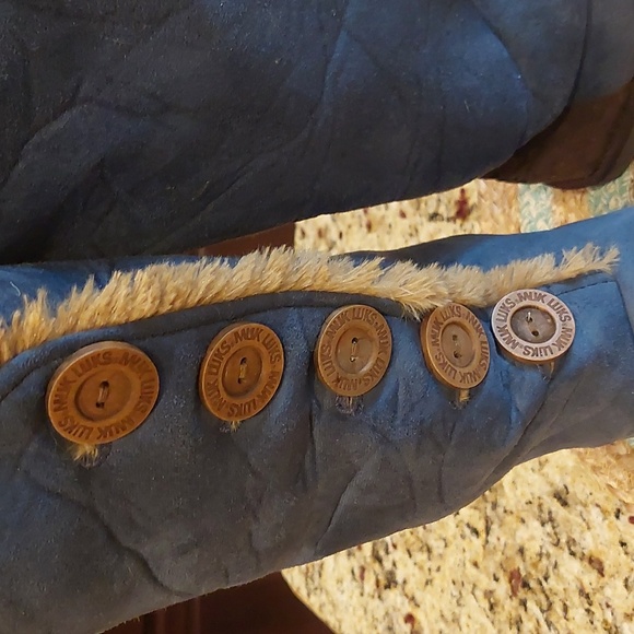 Size 10 suede boots, no wear on toes or anywhere on both boots - Picture 3 of 9